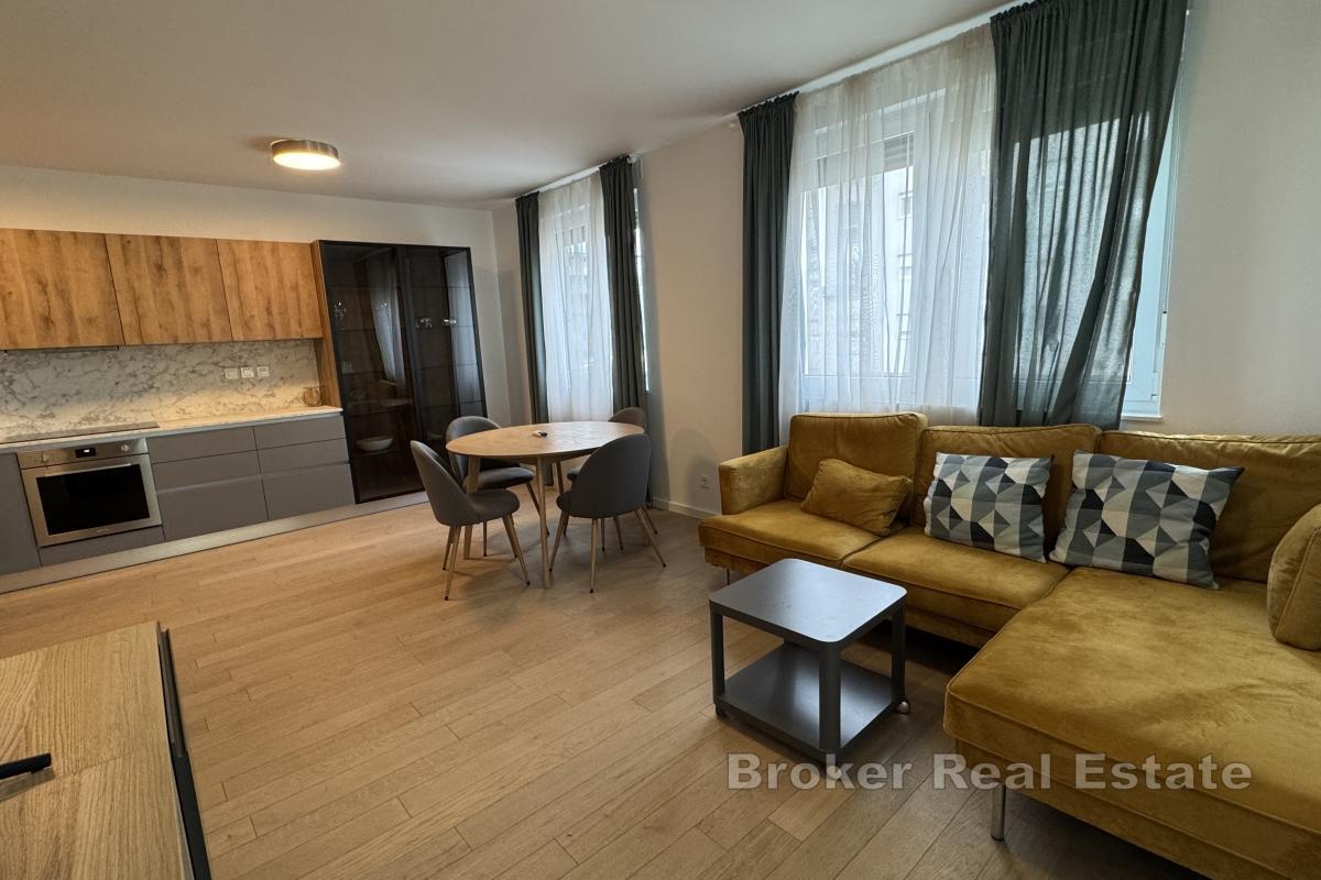 Vollständig möblierte Wohnung mit Garage