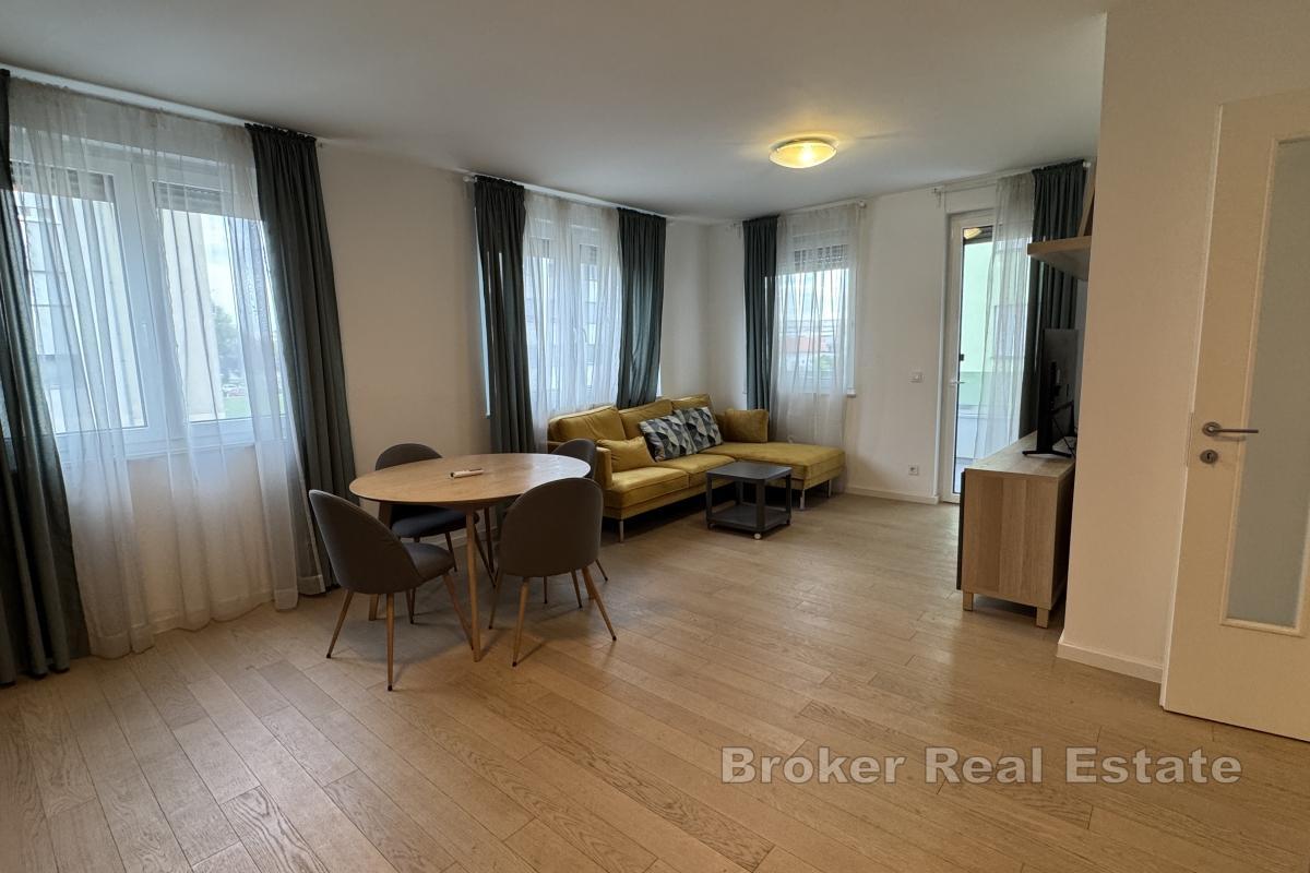 Vollständig möblierte Wohnung mit Garage