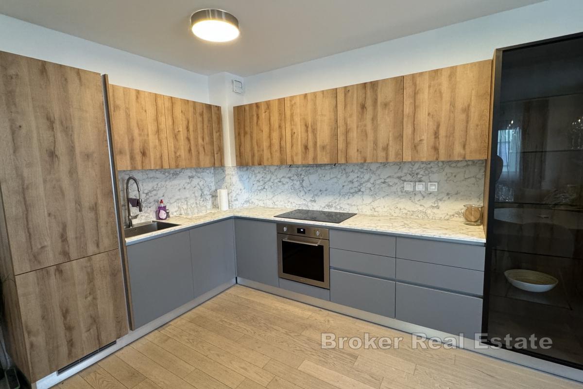 Vollständig möblierte Wohnung mit Garage