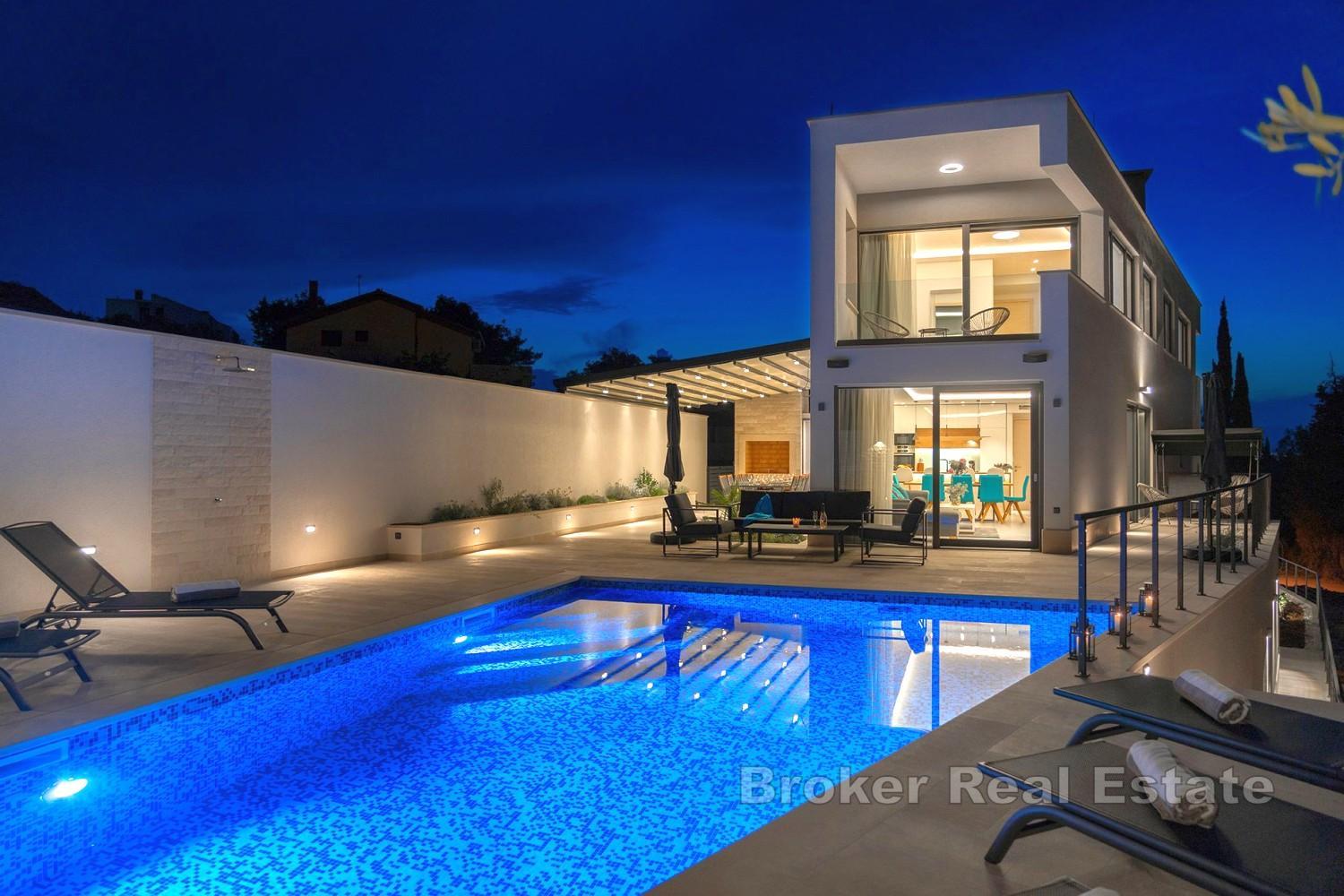 Moderní vila s bazénem