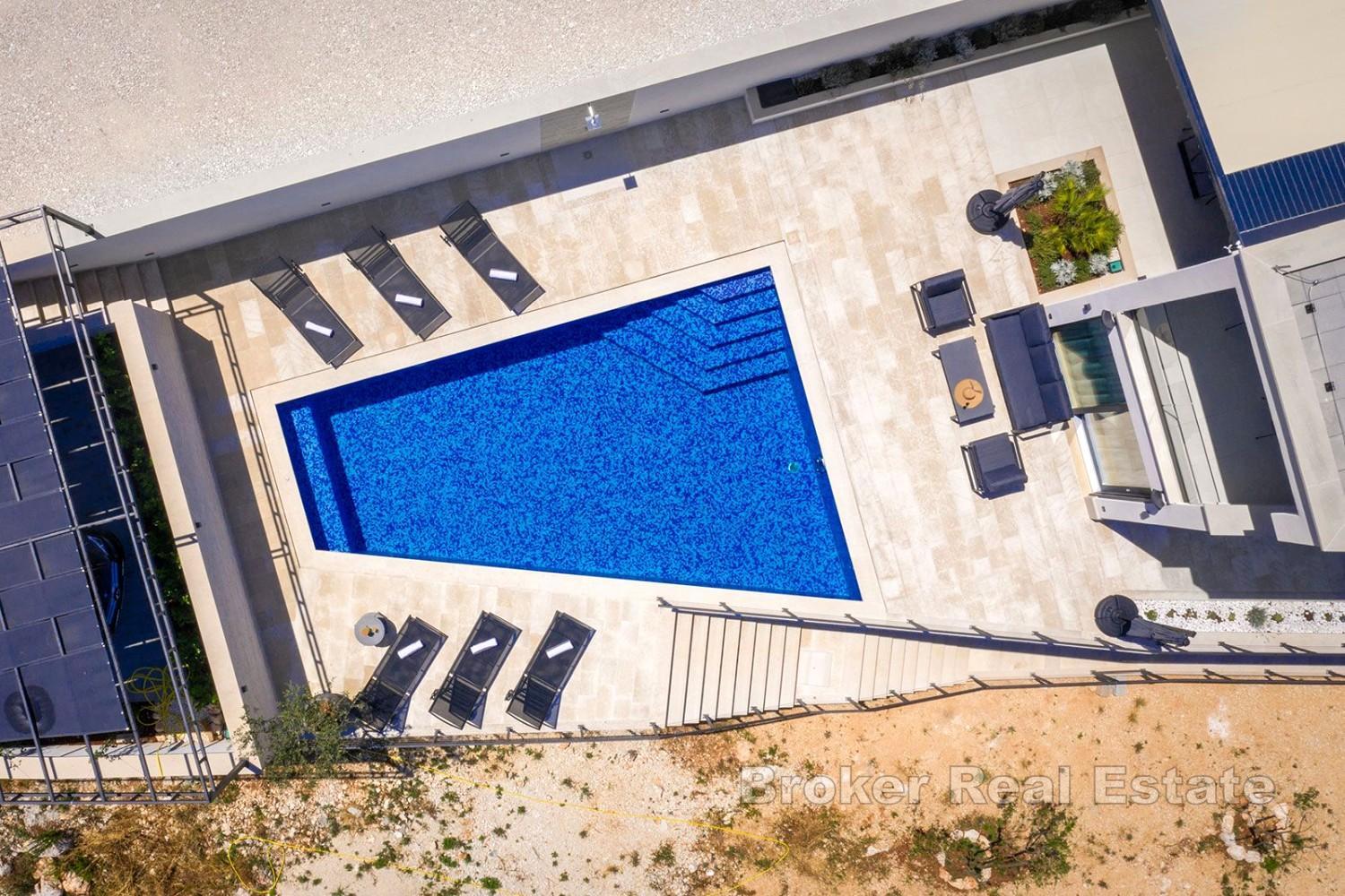 Moderní vila s bazénem