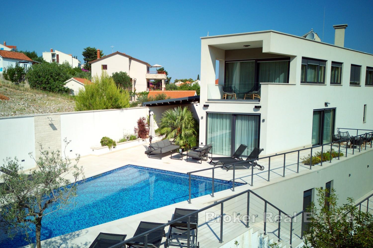 Moderní vila s bazénem