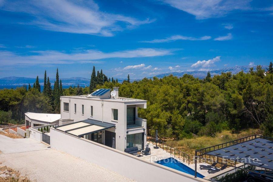 Villa moderna con piscina