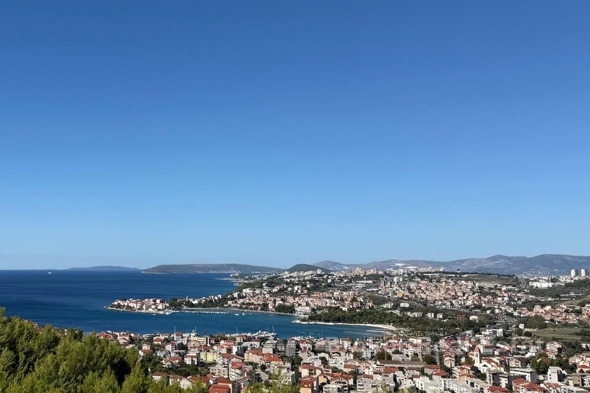 Byggtomt med panoramautsikt över havet