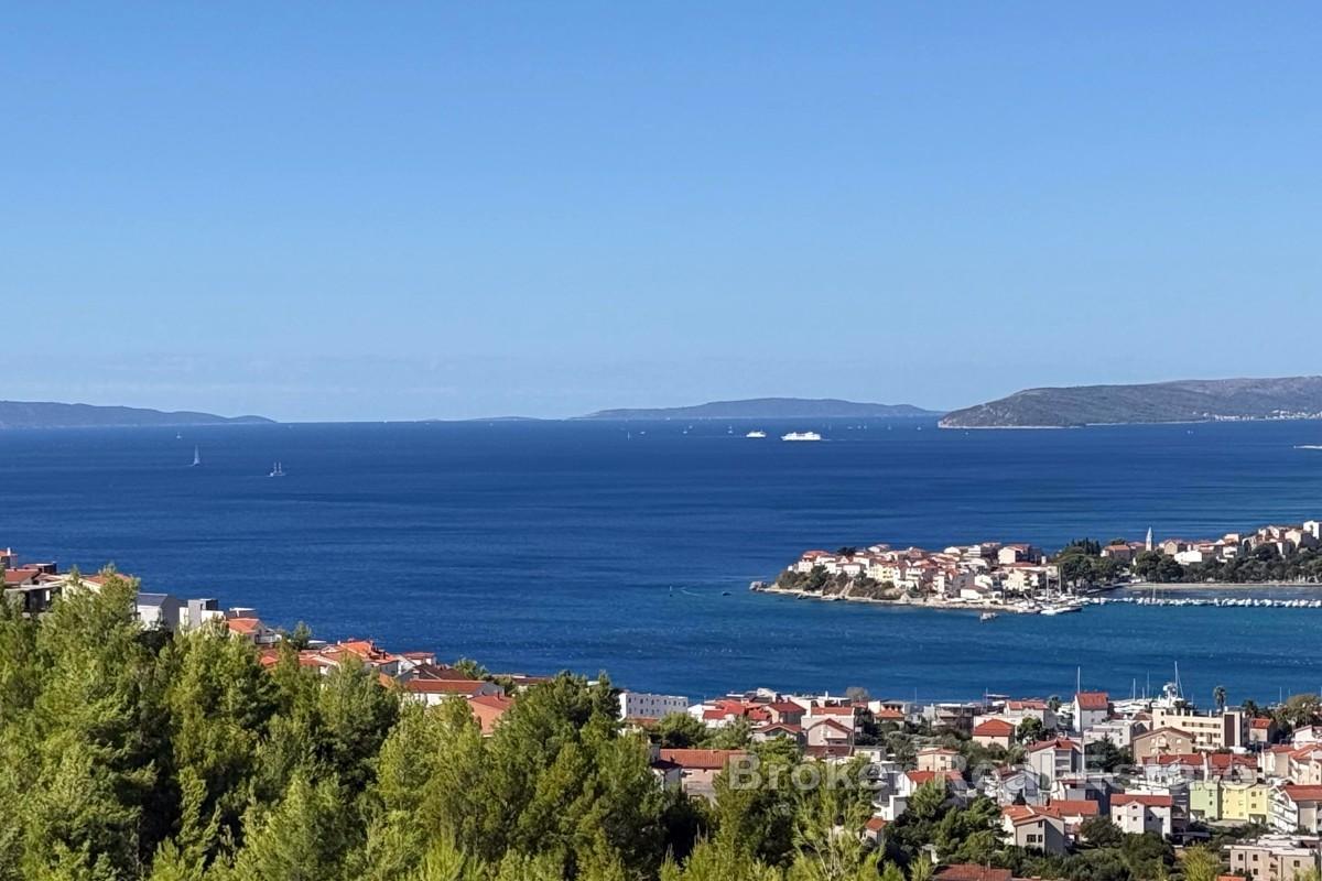 Byggtomt med panoramautsikt över havet