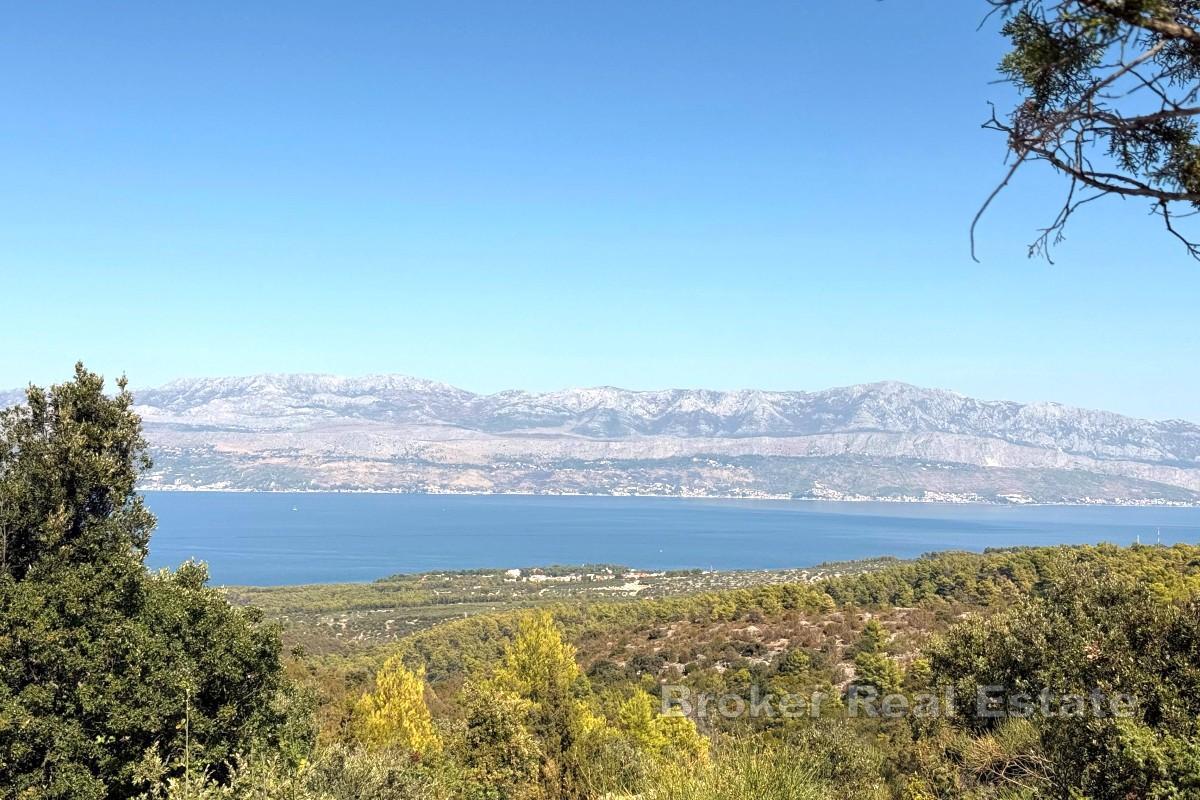 Großzügiges Grundstück mit freiem Blick auf das Meer und die Stadt Split