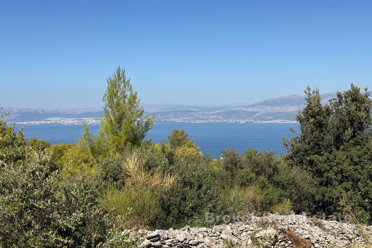 Großzügiges Grundstück mit freiem Blick auf das Meer und die Stadt Split