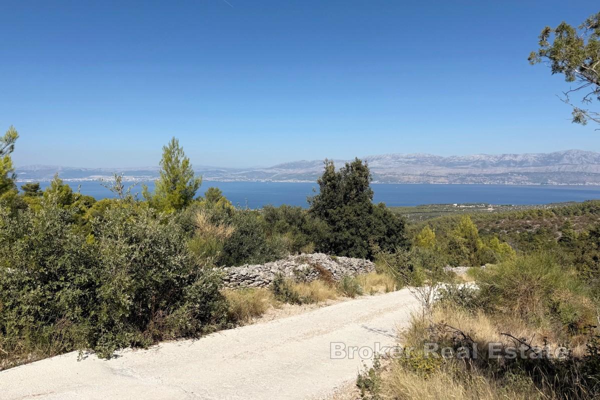 Großzügiges Grundstück mit freiem Blick auf das Meer und die Stadt Split