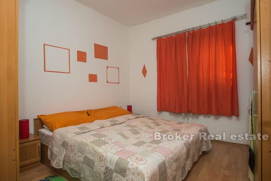 Apartmanska kuća s bazenom