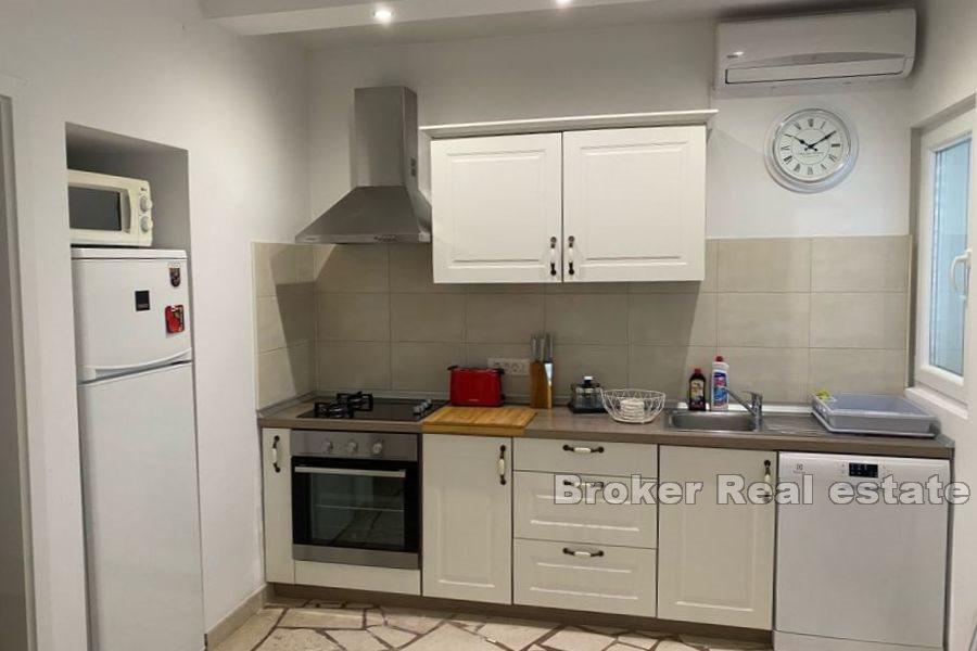 Maison en pierre avec piscine et vue mer