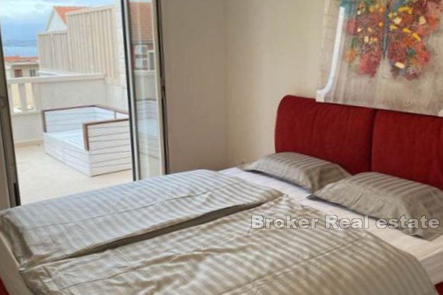 Maison en pierre avec piscine et vue mer