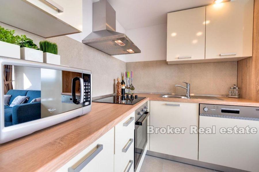 Дом с бассейном и видом на море