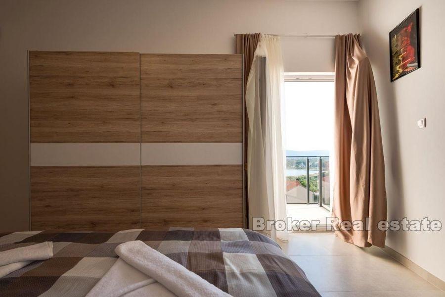 Дом с бассейном и видом на море