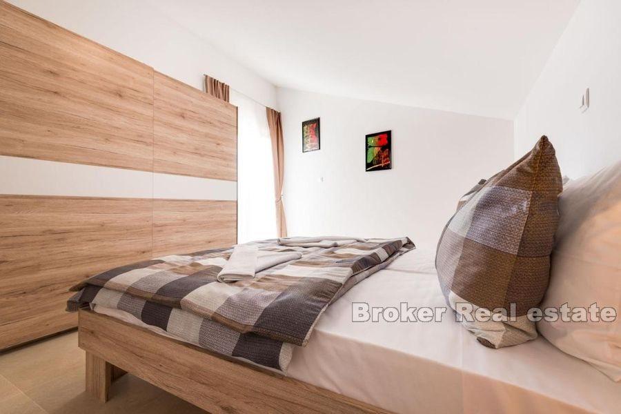 Дом с бассейном и видом на море