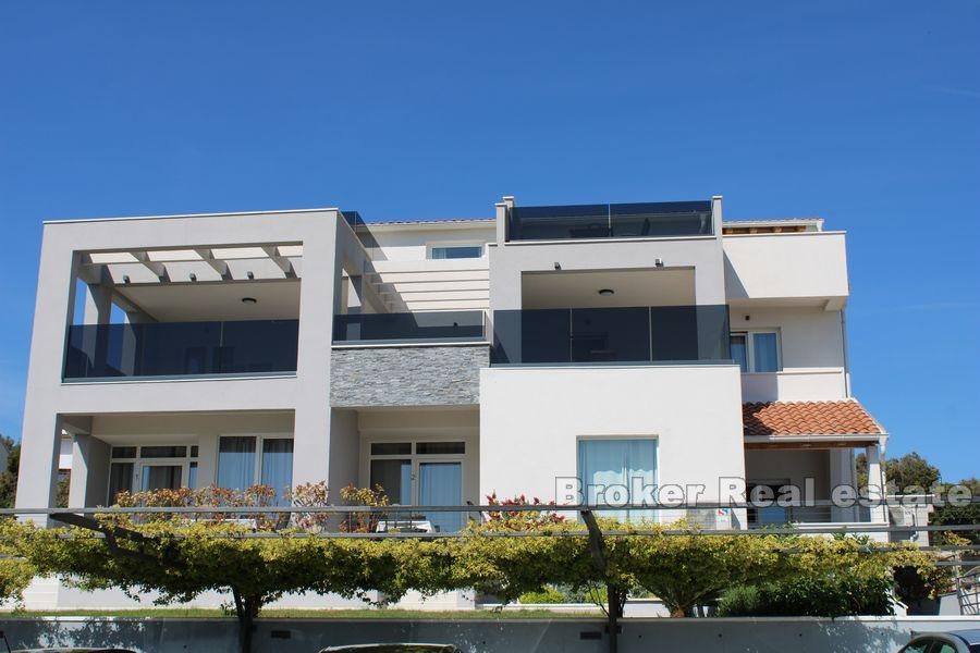 House with pool and open sea view