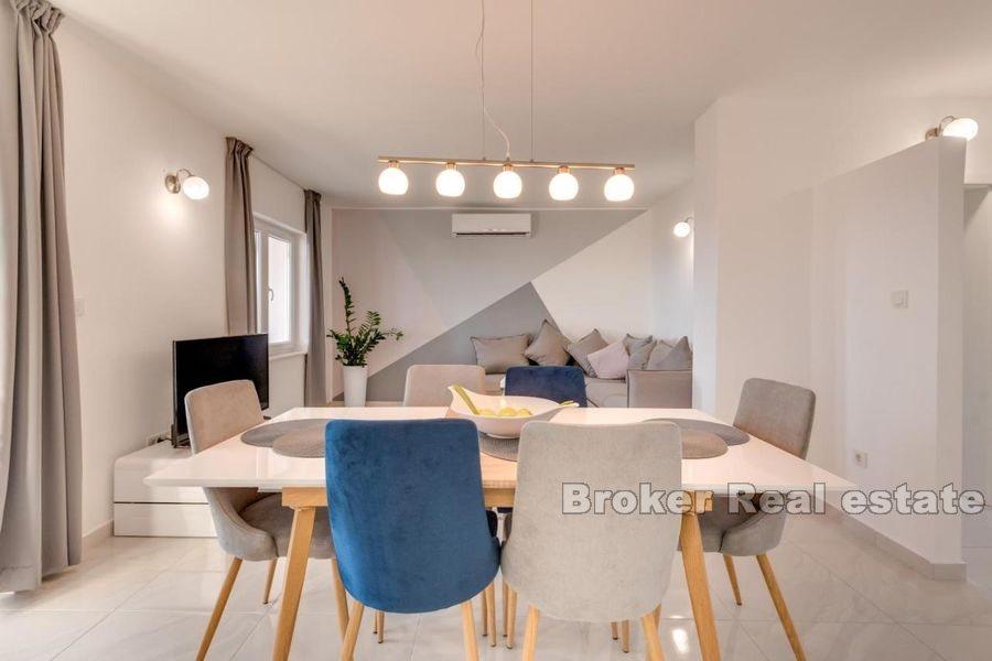 Kuća sa bazenom i otvorenim pogledom na more