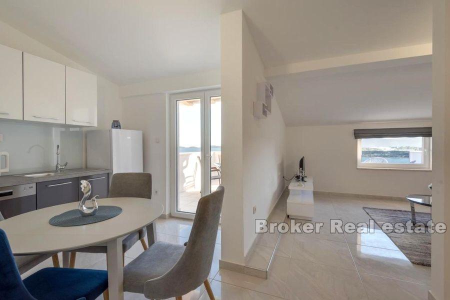 House with pool and open sea view