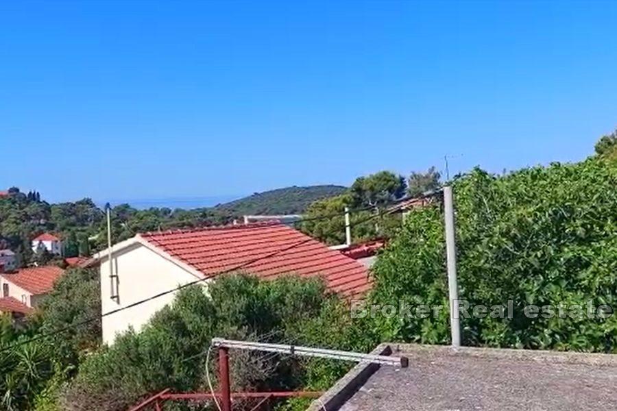 Building land with a house for renovation