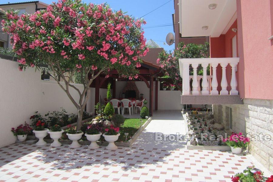 Apartmanska kuća