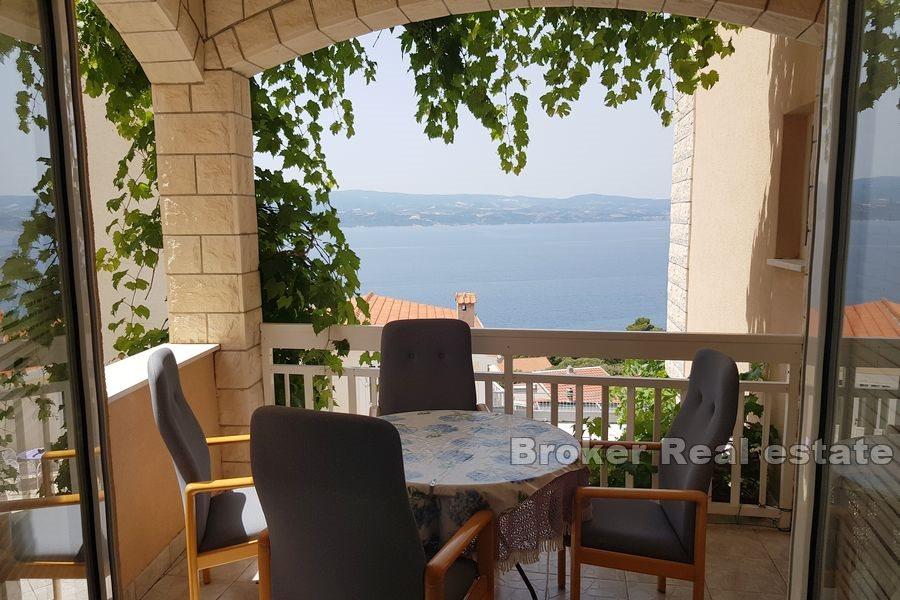 Immeuble avec vue dégagée sur la mer