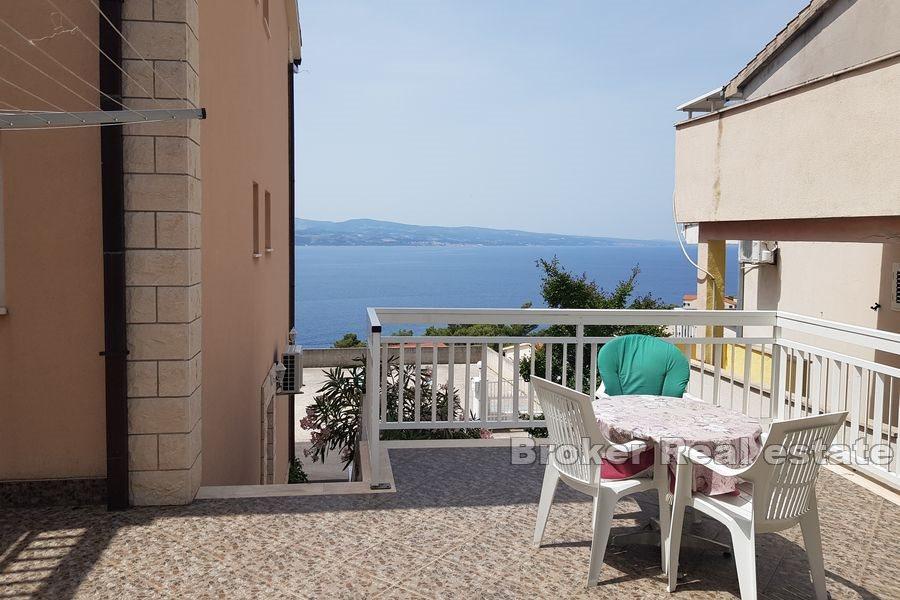 Immeuble avec vue dégagée sur la mer