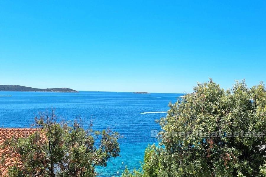 Maison individuelle avec une vue dégagée sur la mer