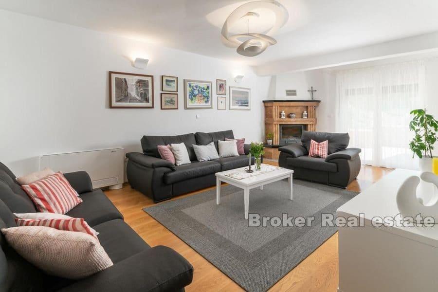 Beautiful large estate in a quiet location