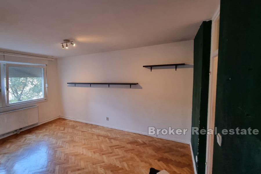 Bol, bekväm tvårumslägenhet