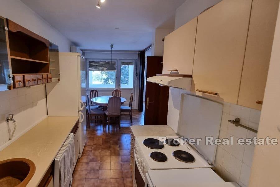 Bol, komfortabel to-roms leilighet