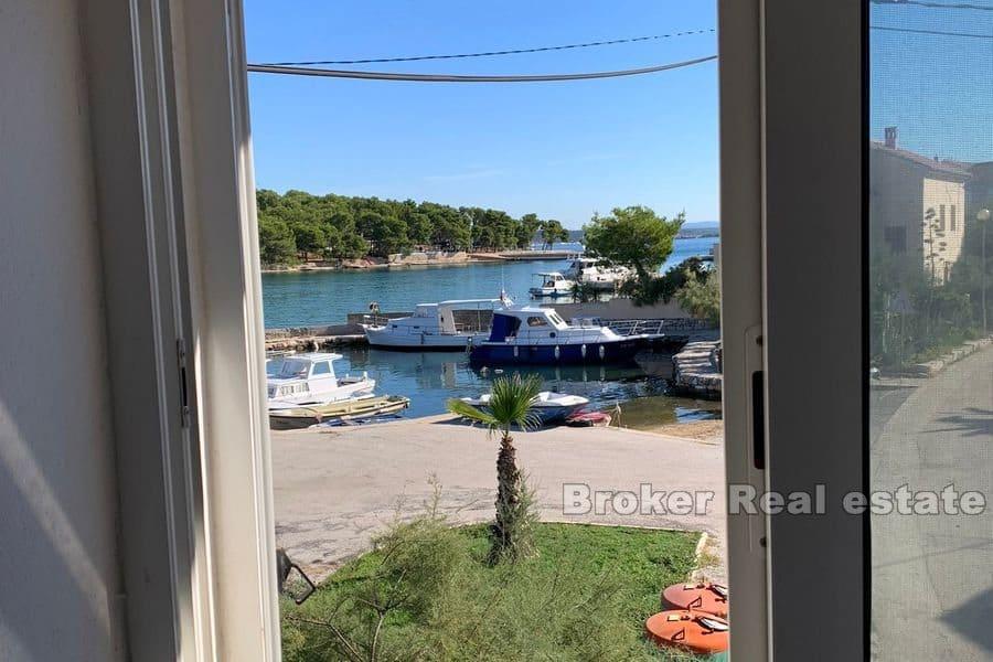 Semi-detached house in first row to the sea