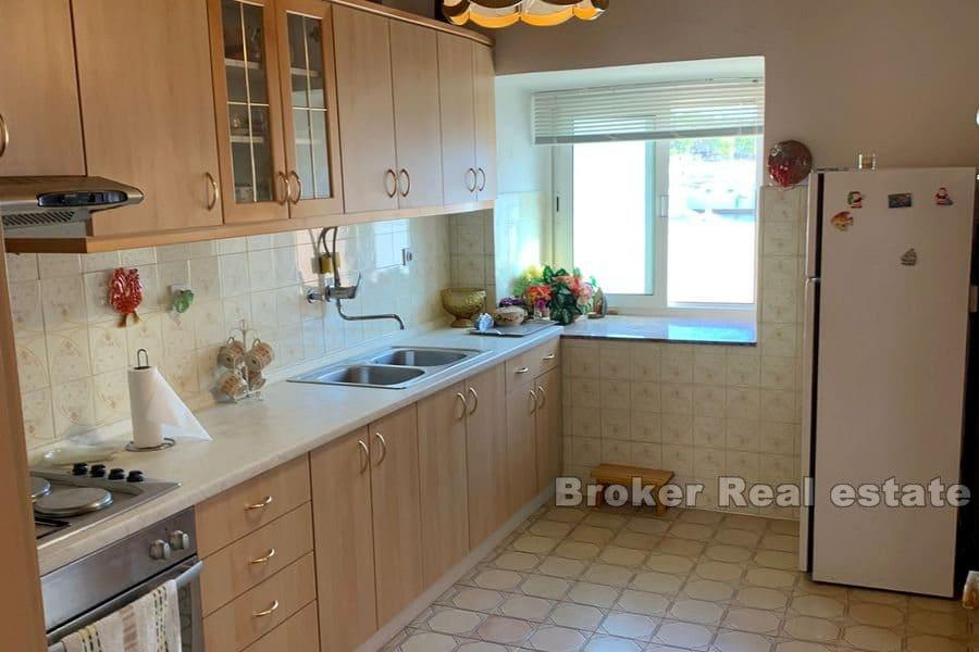 Semi-detached house in first row to the sea