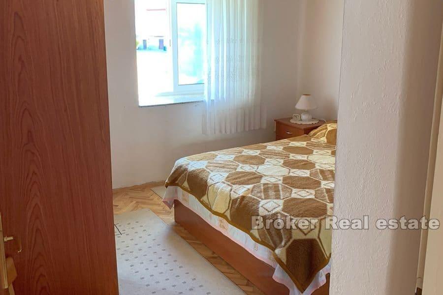 Semi-detached house in first row to the sea