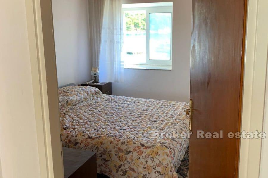 Semi-detached house in first row to the sea