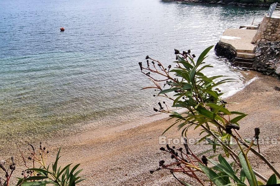 Hus i første rad til sjøen