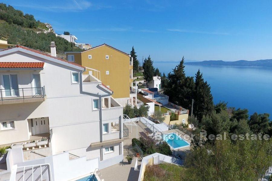 House with pool and sea view