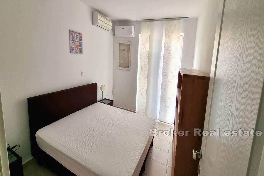 House with pool and sea view