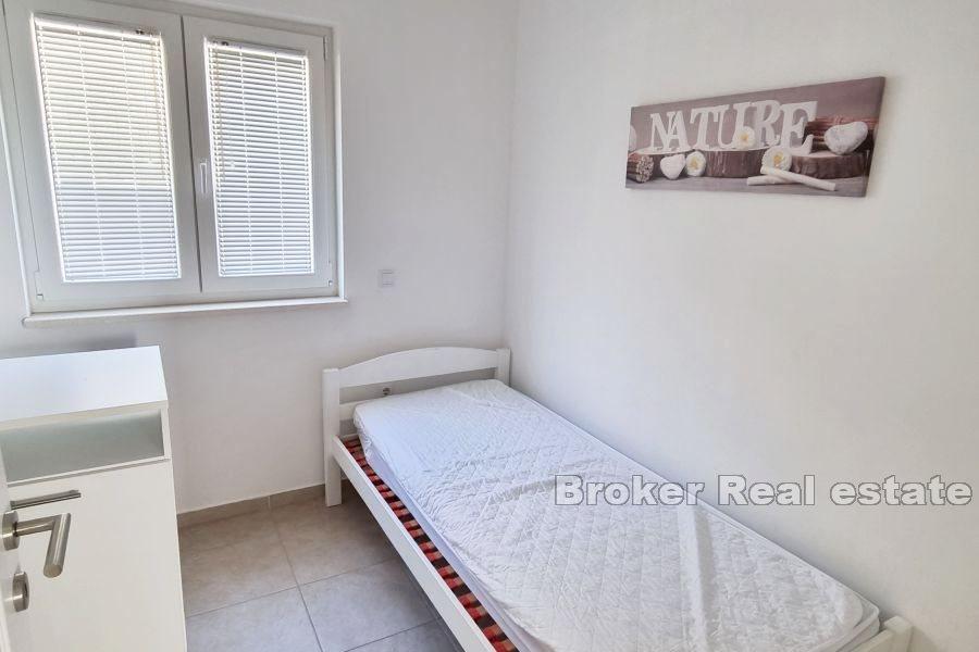 House with pool and sea view