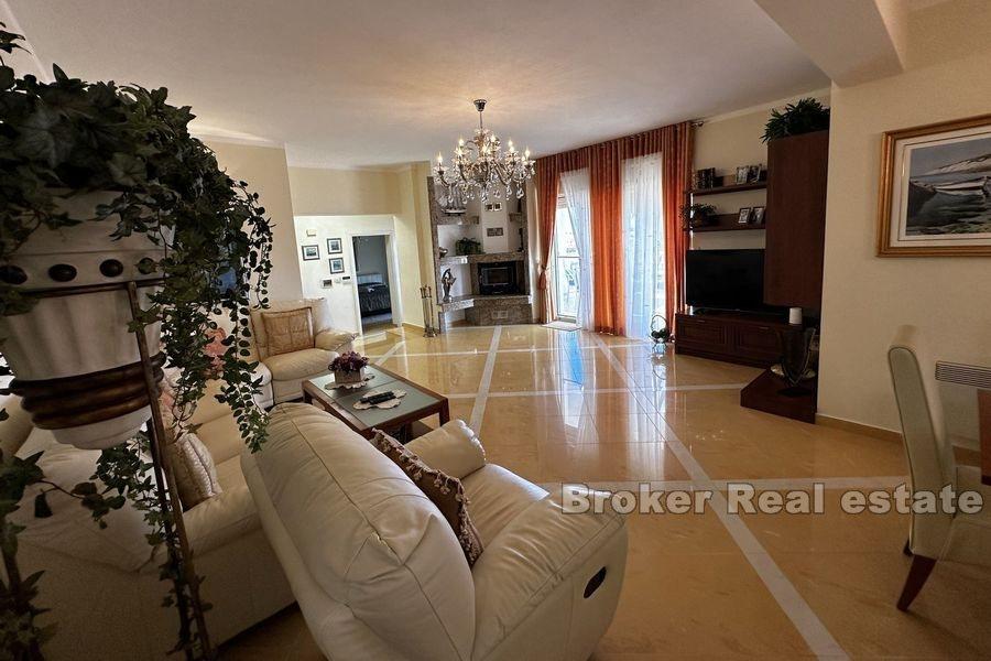 Vila u drugom redu do mora