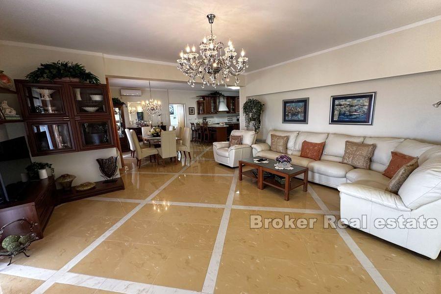 Vila u drugom redu do mora