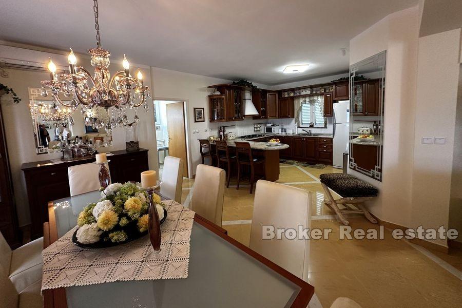 Vila ve druhé řadě k moři