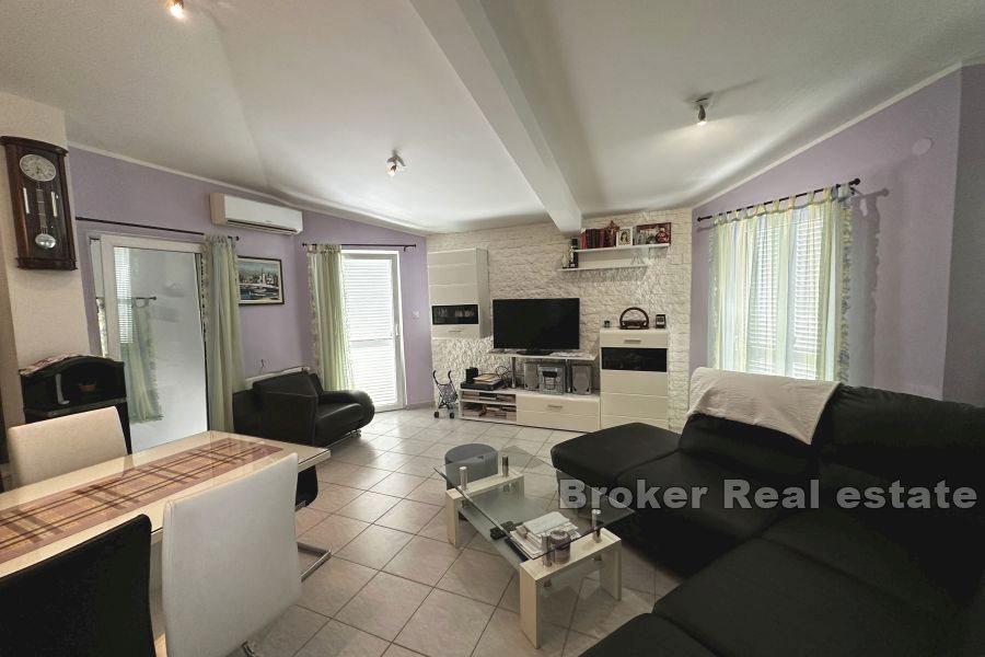 Obiteljska kuća s pogledom na more