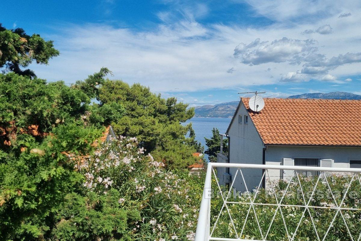 House with a garden and sea view