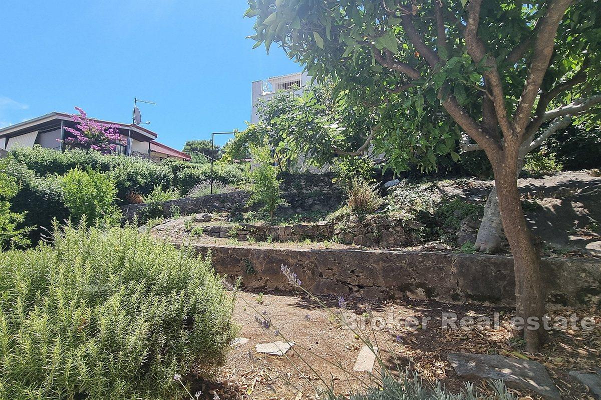 House with a garden and sea view