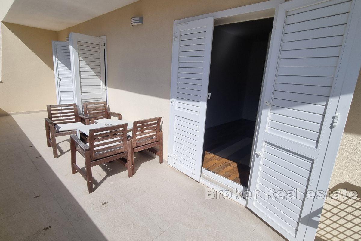 Dom z apartamentami blisko morza