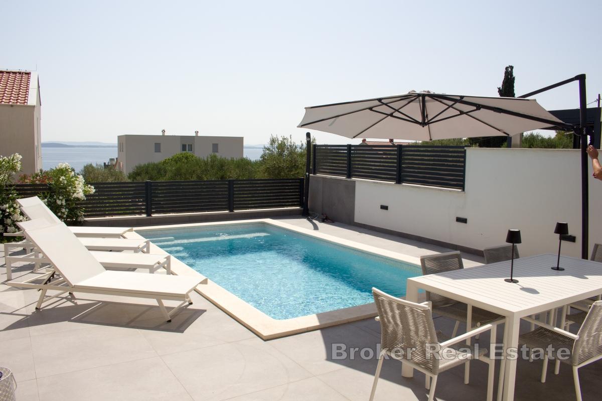 Villa avec piscine et vue mer