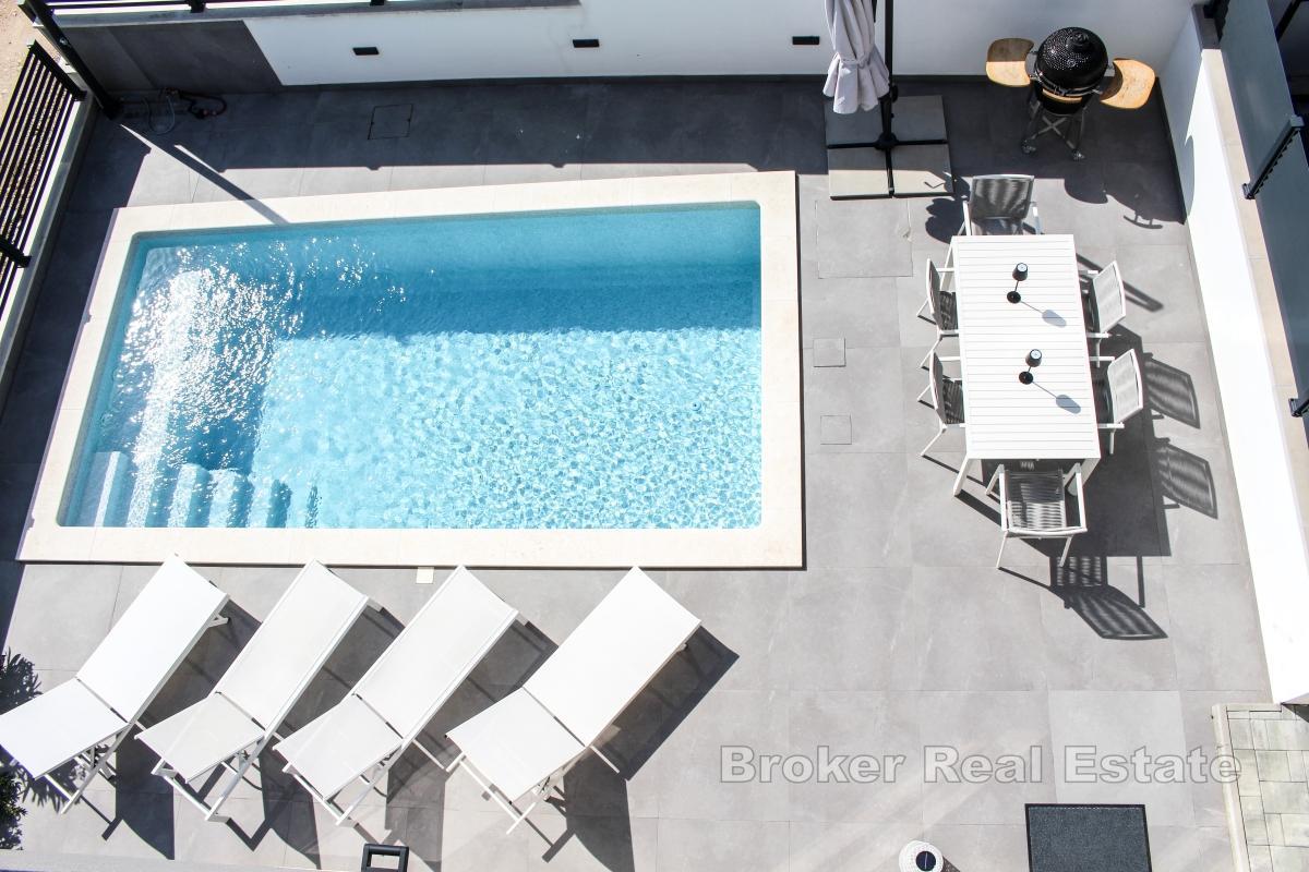 Villa avec piscine et vue mer