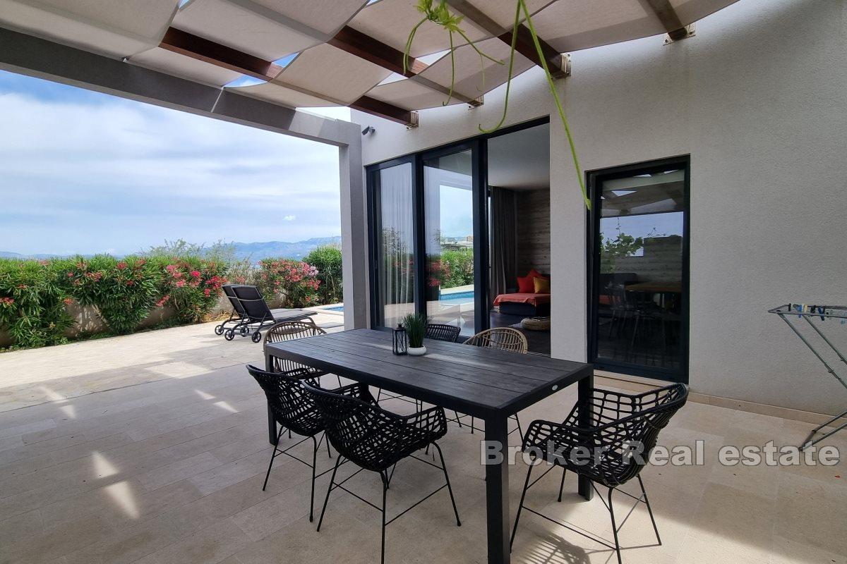 Villa avec piscine au premier rang de la mer