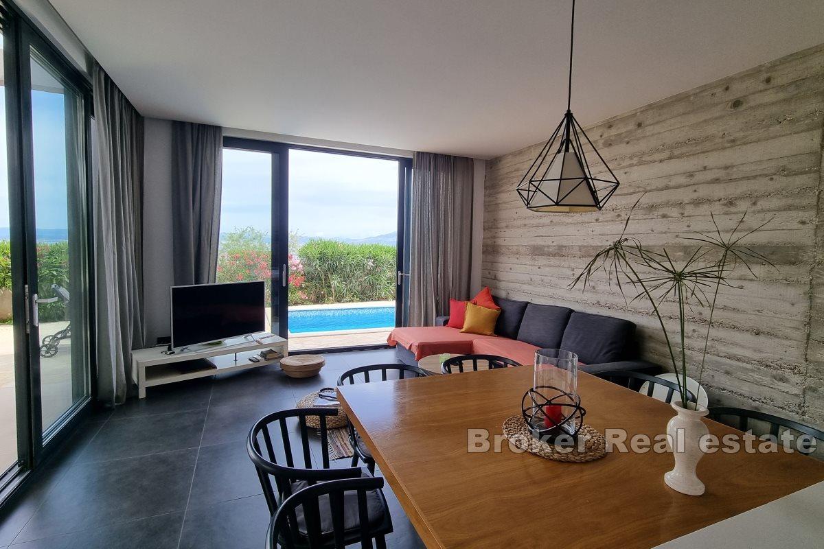 Villa avec piscine au premier rang de la mer