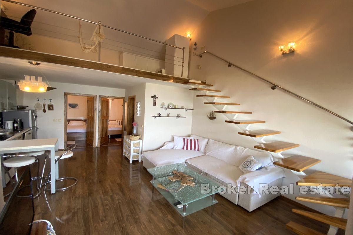 Maison au premier rang de la mer