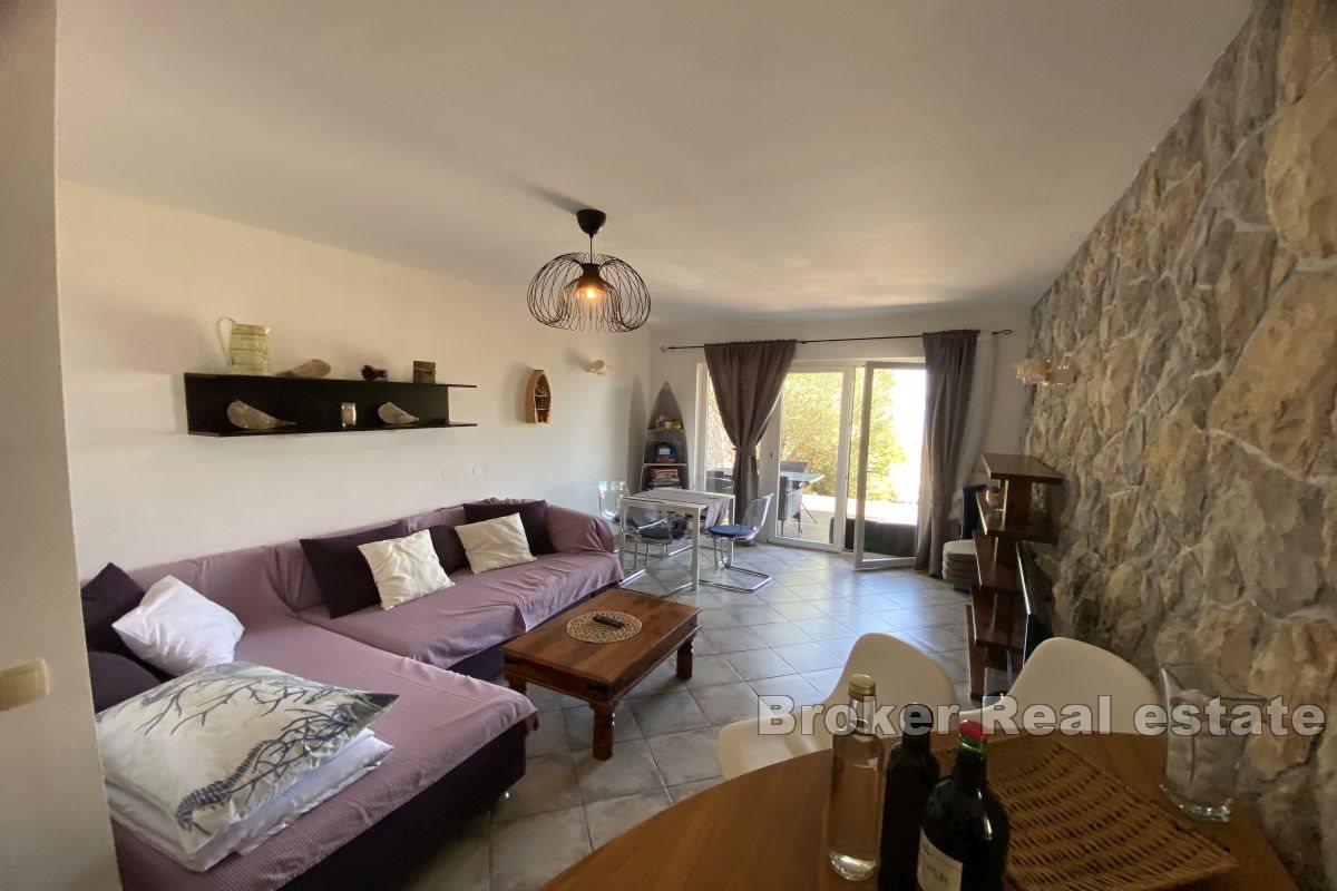 Maison au premier rang de la mer